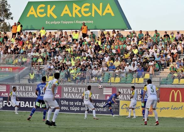 SOCCER - EL, Larnaca vs Sturm LARNACA,CYPRUS,16.AUG.18 - SOCCER - UEFA Europa League, AEK Larnaka vs SK Sturm Graz. Image shows Peter Zulj (Sturm) and fans in the AEK arena. GEPAxpictures xM.xOberlaender