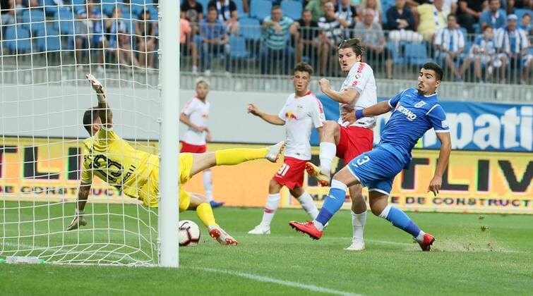 Craiova RB Leipzig Soccer Euro League Qualifiers Craiova 16 08 2018 Stadionul Ion Oblemenco Soccer UEFA Euro League Qualification 3 Round 2nd leg CS Universitatea Craiova vs. RB Leipzig The goal for RB Leipzig 0 1 Marcel Sabitzer with 7 RB Leipzig meets goalkeeper Mirko Pigliacelli 13 Craiova and Marius Briceag 3 Craiova