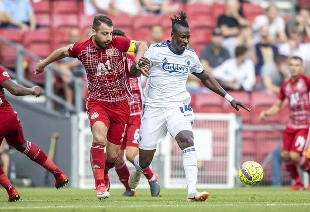 Nikolay Bodyrov, CSKA-Sofia og Dame N Doye (14), FC Koebenhavn, under Europa League-kampen mellem FC Koebenhavn og PFC CSKA-Sofia i Telia Parken torsdag den 16. august 2018.. , Copenhagen Denmark  Copyright: AndersxKjaerbyex-xRitzauxScanpix AndersxKjaerbyex cop104 spdk20180816-193020-L