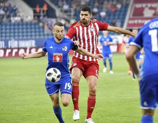 16 08 2018 Lucerne Switzerland Football Mens season 2018 2019 Europa League Qualifiers FC Luzern Olympiacos FC In the picture of Lucernes Christian Scheuwly li against 5 Andreas Bouchalakis Olympiacos FC action duel