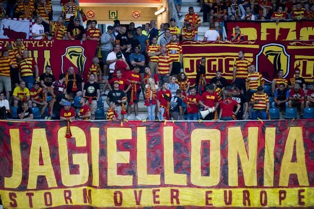 Sport Bilder des Tages Jagiellonia s supporters pictured before a soccer game between Belgian club KAA Gent and Polish team Jagiellonia Bialystok, Thursday 16 August 2018 in Gent, the return leg of the third qualification round for the Europa League competition. JASPERxJACOBS  x05407053x
