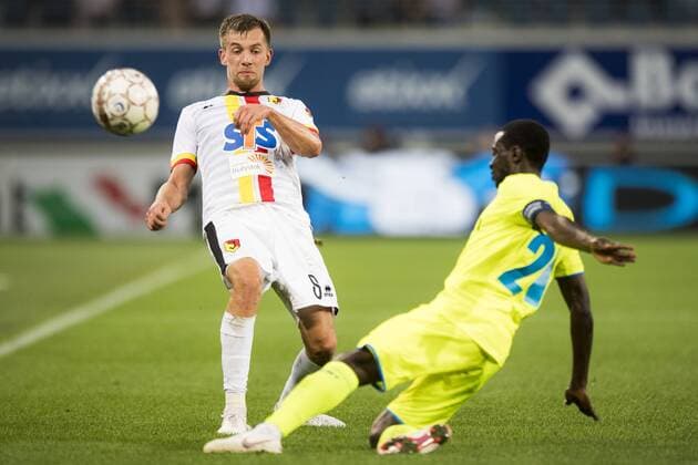 Jagiellonia s Lukasz Burliga and Gent s Nana Asare fight for the ball during a soccer game between Belgian club KAA Gent and Polish team Jagiellonia Bialystok, Thursday 16 August 2018 in Gent, the return leg of the third qualification round for the Europa League competition. JASPERxJACOBS  x05407125x