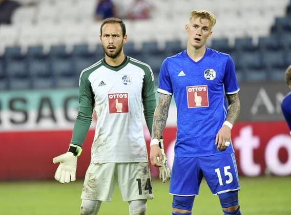 16 08 2018 Lucerne Switzerland Soccer Men Season 2018 2019 Europa League Qualification FC Lucerne Olympiacos FC Pictured Lucerne goalkeeper Mirko Salvi Marvin Schulz action