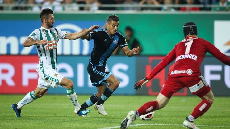 SOCCER - EL quali, Rapid vs Bratislava VIENNA,AUSTRIA,16.AUG.18 - SOCCER - UEFA Europa League qualification, SK Rapid Wien vs Slovan Bratislava. Image shows Marvin Potzmann (Rapid), Mohammed Rharsalla (Slovan) and Richard Strebinger (Rapid). Keywords: Wien Energie. GEPAxpictures xPhilippxBrem