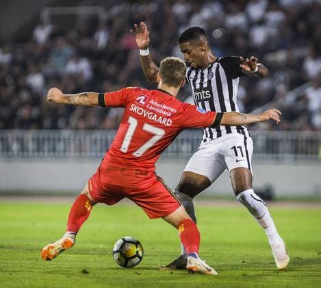 FuÃŸball, EL Quali, Partizan Belgrad - FC Nordsjaelland 16th August 2018, Partizan Stadium, Belgrade, Serbia; Europa League football, third qualifying round 2nd leg, Partizan versus Nordsjaelland; Ricardo of Partizan challenged by Andreas Skovgaard of Nordsjaelland  ActionPlus12055898 NikolaxKrstic