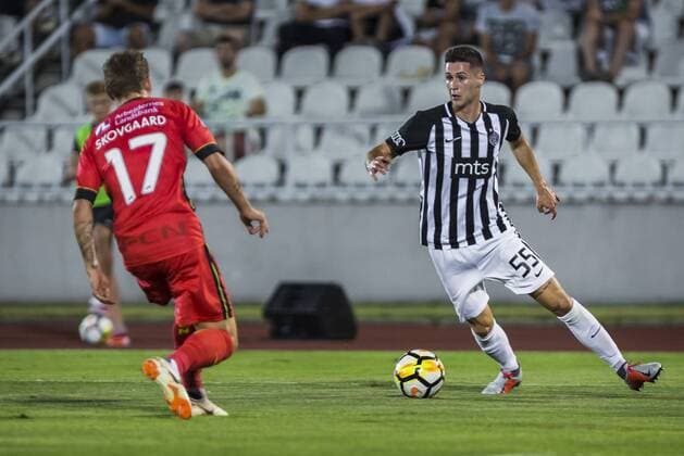FuÃŸball, EL Quali, Partizan Belgrad - FC Nordsjaelland 16th August 2018, Partizan Stadium, Belgrade, Serbia; Europa League football, third qualifying round 2nd leg, Partizan versus Nordsjaelland; Danilo Pantic of Partizan takes on Andreas Skovgaard of Nordsjaelland  ActionPlus12055900 NikolaxKrstic