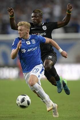 Poznan s Kamil Jozwiak and Genk s Joseph Aidoo fight for the ball during a soccer game between Polish club Lech Poznan and Belgian team KRC Genk, Thursday 16 August 2018 in Poznan, Poland, the return leg of the third qualification round for the Europa League competition. YORICKxJANSENS  x05407141x