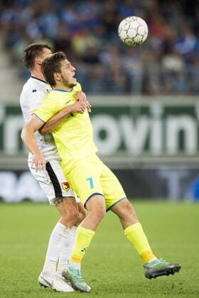 Jagiellonia s Lukasz Burliga and Gent s Giorgi Chakvetadze fight for the ball during a soccer game between Belgian club KAA Gent and Polish team Jagiellonia Bialystok, Thursday 16 August 2018 in Gent, the return leg of the third qualification round for the Europa League competition. JASPERxJACOBS  x05407142x