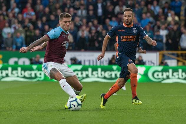 Burnley v Istanbul Basaksehir F.K. UEFA Europa League Jeff Hendrick of Burnley holds the ball up from Kerim Frei of Istanbul Basaksehir during the UEFA Europa League match at Turf Moor, Burnley Content Not Available For UK Newspapers Copyright: xMattxWilkinsonx FIL-12169-0029