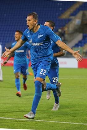 Sport Bilder des Tages ST PETERSBURG, RUSSIA - AUGUST 16, 2018: Zenit St Petersburg s Artyom Dzyuba celebrates victory in the 2018 19 UEFA Europa League third qualifying round Leg 2 match against Dinamo Minsk at Petrovsky Stadium. Peter Kovalev TASS  TS08D04D