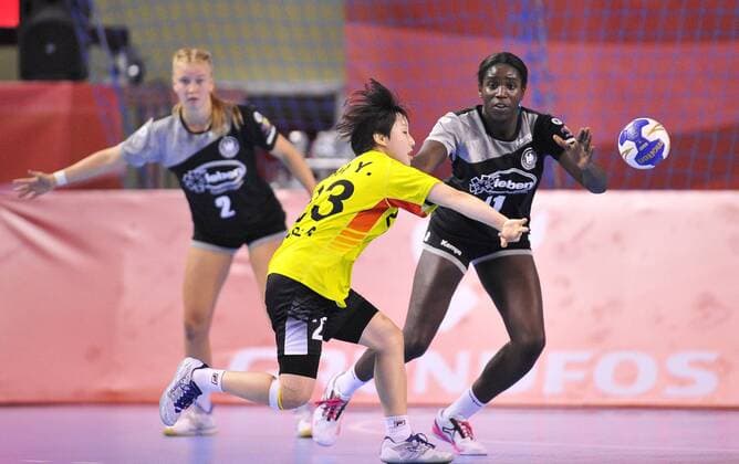 Handball, Damen U18 WM, Deutschland - Südkorea 2018.08.16 Kielce Pilka reczna Mlodziezowe Mistrzostwa Swiata w Pilce Recznej Kobiet do lat 18 Niemcy - Korea N z OH Yedam Laetitia Quist Foto Lukasz Sobala Press Focus NEWSPIX.PL 2018.08.16 Kielce Handball IHF Youth U18 Womens World Germany - Korea OH Yedam Laetitia Quist Credit: Lukasz Sobala Press Focus --- Newspix.pl  20180816PF_LS322