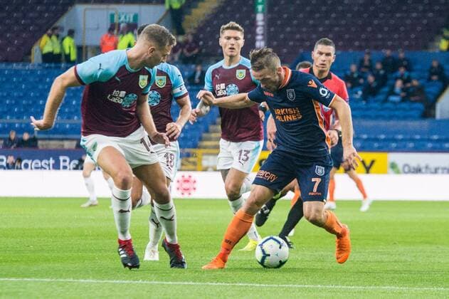 Burnley v Istanbul Basaksehir F.K. UEFA Europa League Edin Visca of Istanbul Basaksehir tries to find a way past Ben Gibson of Burnley during the UEFA Europa League match at Turf Moor, Burnley Content Not Available For UK Newspapers Copyright: xMattxWilkinsonx FIL-12169-0032