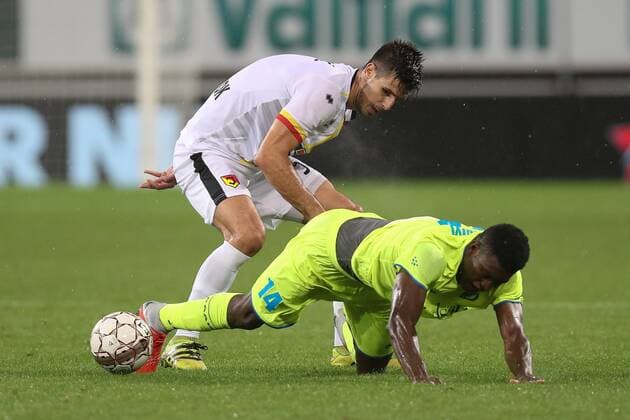 Gent s Igor Plastun and Gent s Taiwo Awoniyi fight for the ball during a soccer game between Belgian club KAA Gent and Polish team Jagiellonia Bialystok, Thursday 16 August 2018 in Gent, the return leg of the third qualification round for the Europa League competition. BRUNOxFAHY  x05407178x