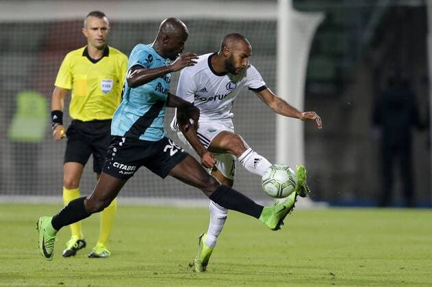 Jerry Prempeh (F91 Duedelingen - 26) im Zweikampf mit Jose Kante (Legia 19) 16.08.2018 Fussball Europa League Qualifikation, 3. Runde, Saison 2018-2019 16.08.2018 LUX, ELQ, F91 Düdelingen (LUX) - Legia Warschau (POL) (Dudelange, Warszawa) Stade Josy Barthel, Luxemburg 