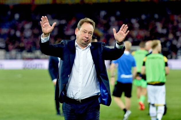 BASEL, 16-08-2018, season 2018 2019, FC Basel - Vitesse 1-0, Europa League qualification, third round, Vitesse coach Leonid Slutskiy thanking and saying sorry to the supporters after the game FC Basel - Vitesse FC Basel - Vitesse  x2401142x