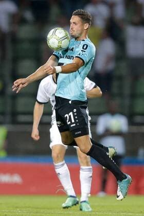 Patrick Stumpf (F91 Duedelingen - 21) nimmt den Ball aus der Luft an 16.08.2018 Fussball Europa League Qualifikation, 3. Runde, Saison 2018-2019 16.08.2018 LUX, ELQ, F91 Düdelingen (LUX) - Legia Warschau (POL) (Dudelange, Warszawa) Stade Josy Barthel, Luxemburg 