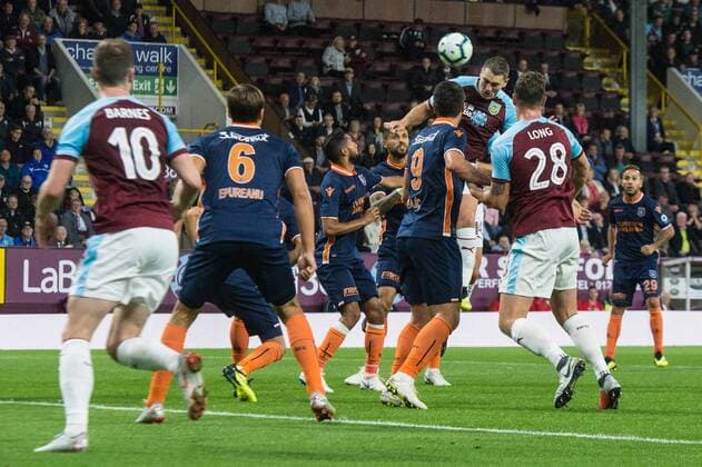 Burnley v Istanbul Basaksehir F.K. UEFA Europa League Sam Vokes of Burnley heads goalward from a corner kick during the UEFA Europa League match at Turf Moor, Burnley Content Not Available For UK Newspapers Copyright: xMattxWilkinsonx FIL-12169-0040