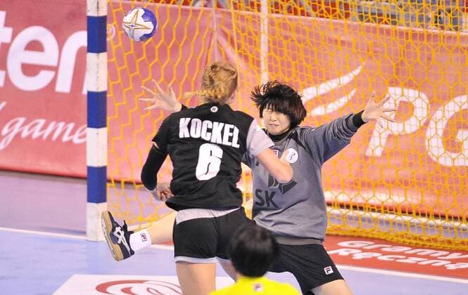 Handball, Damen U18 WM, Deutschland - Südkorea 2018.08.16 Kielce Pilka reczna Mlodziezowe Mistrzostwa Swiata w Pilce Recznej Kobiet do lat 18 Niemcy - Korea N z YEO Dahee Foto Lukasz Sobala Press Focus NEWSPIX.PL 2018.08.16 Kielce Handball IHF Youth U18 Womens World Germany - Korea YEO Dahee Credit: Lukasz Sobala Press Focus --- Newspix.pl  20180816PF_LS346