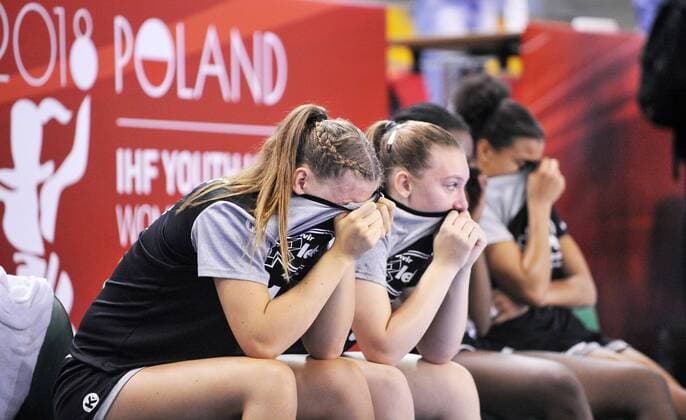 Handball, Damen U18 WM, Deutschland - Südkorea 2018.08.16 Kielce Pilka reczna Mlodziezowe Mistrzostwa Swiata w Pilce Recznej Kobiet do lat 18 Niemcy - Korea N z smutek po meczu Niemcy Foto Lukasz Sobala Press Focus NEWSPIX.PL 2018.08.16 Kielce Handball IHF Youth U18 Womens World Germany - Korea smutek po meczu Niemcy Credit: Lukasz Sobala Press Focus --- Newspix.pl  20180816PF_LS401