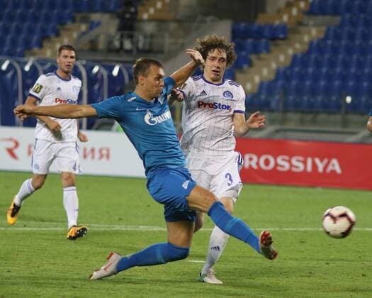 Russian Federation. St. Petersburg. The Petrovsky Stadium. UEFA Europa League, 3 qualifying round, Zenit - Dynamo, 8:1. Player of the football club Zenit Artem Dzyuba; Artem Dzyuba; attack MaksimxKonstantinov 