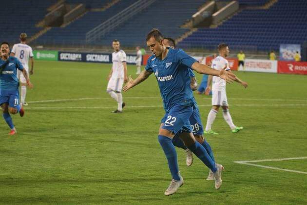 Russian Federation. St. Petersburg. The Petrovsky Stadium. UEFA Europa League, 3 qualifying round, Zenit - Dynamo, 8:1. Player of the football club Zenit Artem Dzyuba; Artem Dzyuba; attack MaksimxKonstantinov 