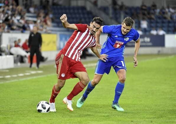 16 08 2018 Lucerne Switzerland Soccer Men Season 2018 2019 Europa League Qualification FC Luzern Olympiacos FC Lucernes Pascal Schuerpf re against Lazaros Christodoulopoulos Olympiacos FC action duel