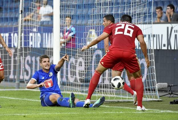 16 08 2018 Lucerne Switzerland Soccer Men Season 2018 2019 Europa League Qualification FC Luzern Olympiacos FC In the picture of Lucerne Pascal Schuerpf screams action single picture