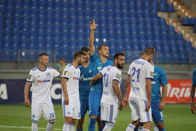 Russian Federation. St. Petersburg. The Petrovsky Stadium. UEFA Europa League, 3 qualifying round, Zenit - Dynamo, 8:1. Player of the football club Zenit Artem Dzyuba; Artem Dzyuba; attack MaksimxKonstantinov 