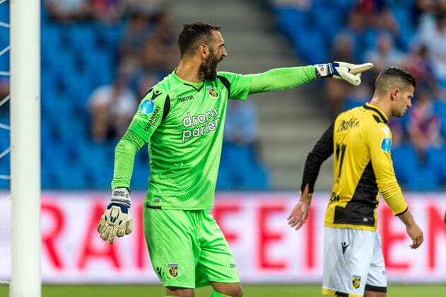 Soccer Europa League 3 te Qualification Round 18 19 FC Basel 1893 Vitesse Arnhem 16 08 2018 Eduardo Vitesse Arnhem 1 gives instructions at the Europa League Qualification Round 3 match between FC Basel 1893 and Vitesse Arnhem on Thursday 16 August 2018 at St Jakob Park in Basel xGRGx
