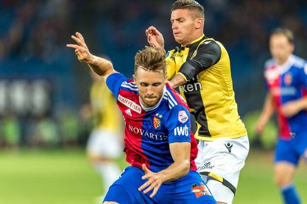 Soccer Europa League 3 th qualification round 18 19 FC Basel 1893 Vitesse Arnhem 16 08 2018 Bryan Linssen Vitesse Arnhem 11 shoves Silvan Widmer FCB 5 in Europa League qualifying round 3 Match between FC Basel 1893 and Vitesse Arnhem on Thursday 16 August 2018 at St Jakob Park in Basel xGRGx
