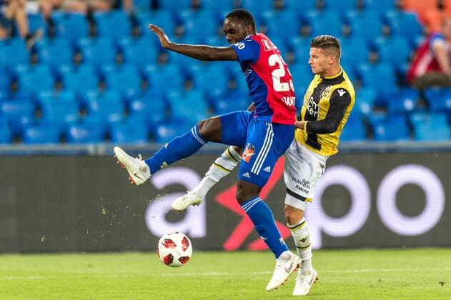 Soccer Europa League 3rd qualifying round 18 19 FC Basel 1893 Vitesse Arnhem 16 08 2018 Eder Balanta FCB 23 in a duel with Bryan Linssen Vitesse Arnhem 11 at Europa League qualifying round 3 Match between FC Basel 1893 and Vitesse Arnhem on Thursday 16 August 2018 at St Jakob Park in Basel xGRGx