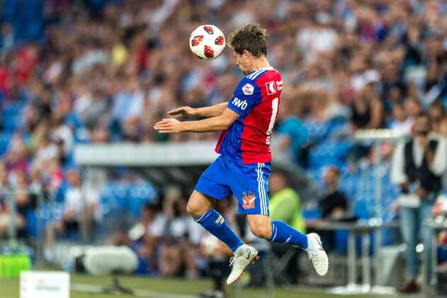 Soccer Europa League 3 th qualification round 18 19 FC Basel 1893 Vitesse Arnhem 16 08 2018 Valentin Stocker FCB 14 header at Europa League qualifying round 3 Match between FC Basel 1893 and Vitesse Arnhem on Thursday 16 August 2018 at St Jakob Park in Basel xGRGx