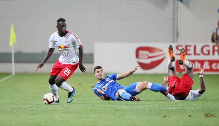 Craiova RB Leipzig Soccer Euro League Qualifiers Craiova 16 08 2018 Stadionul Ion Oblemenco Soccer UEFA Euro League Qualification 3 Round Second Leg CS Universitatea Craiova vs RB Leipzig 1 1 0 1 Pictured left Jean Kevin Augustin 29 RB Leipzig Renato Kelic 6 Craiova and Bruma 17 RB Leipzig