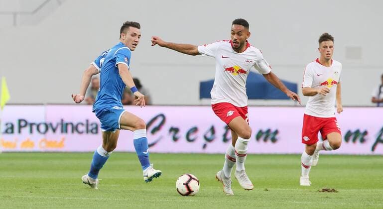 Craiova RB Leipzig Soccer Euro League Qualifiers Craiova 16 08 2018 Stadionul Ion Oblemenco Soccer UEFA Euro League Qualification 3 Round Second Leg CS Universitatea Craiova vs RB Leipzig 1 1 0 1 Pictured left Alexandru Mateiu 8 Craiova and Matheus Cunha 20 RB Leipzig