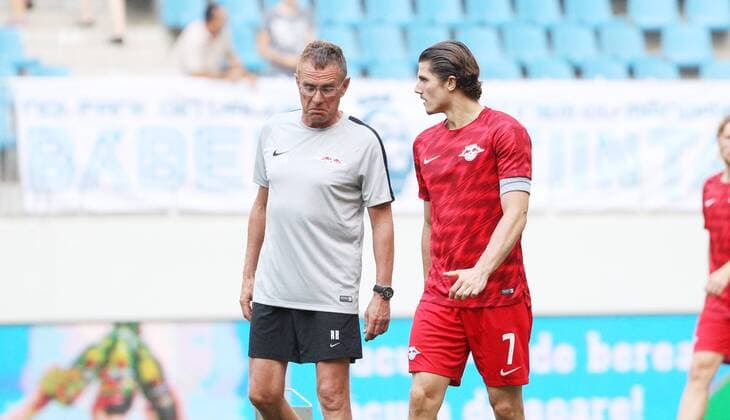 Craiova RB Leipzig Soccer Euro League Qualifiers Craiova 16 08 2018 Stadionul Ion Oblemenco Soccer UEFA Euro League Qualification 3 Round 2nd Leg CS Universitatea Craiova vs RB Leipzig 1 1 0 1 Pictured head coach Ralf Rangnick RB Leipzig and Marcel Sabitzer 7 RB Leipzig