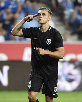 POZNAN,POLAND - AUGUST 16 : Leandro Trossard forward of KRC Genk celebrates with teammates after scoring pictured during the UEFA Europa League match,third qualifying round, 2 nd leg between KRC Genk and KKS Lech Poznan at the INEA Stadium on August 16, 2018 in Poznan, Poland 16 08 2018 FOOTBALL : KRC Genk vs KKS Lech Poznan - Ligue Europa Tour de Qualification - 16 08 2018 Photonews Panoramic 