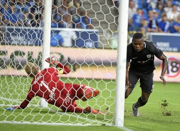 POZNAN,POLAND - AUGUST 16 : Ally Mbwana Samatta forward of KRC Genk celebrates with teammates after scoring pictured during the UEFA Europa League match,third qualifying round, 2 nd leg between KRC Genk and KKS Lech Poznan at the INEA Stadium on August 16, 2018 in Poznan, Poland 16 08 2018 FOOTBALL : KRC Genk vs KKS Lech Poznan - Ligue Europa Tour de Qualification - 16 08 2018 Photonews Panoramic 