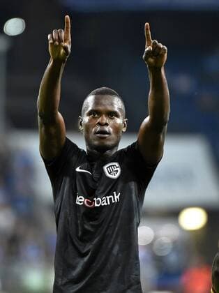 Sport Bilder des Tages POZNAN,POLAND - AUGUST 16 : Ally Mbwana Samatta forward of KRC Genk celebrates with teammates after scoring pictured during the UEFA Europa League match,third qualifying round, 2 nd leg between KRC Genk and KKS Lech Poznan at the INEA Stadium on August 16, 2018 in Poznan, Poland 16 08 2018 FOOTBALL : KRC Genk vs KKS Lech Poznan - Ligue Europa Tour de Qualification - 16 08 2018 Photonews Panoramic 
