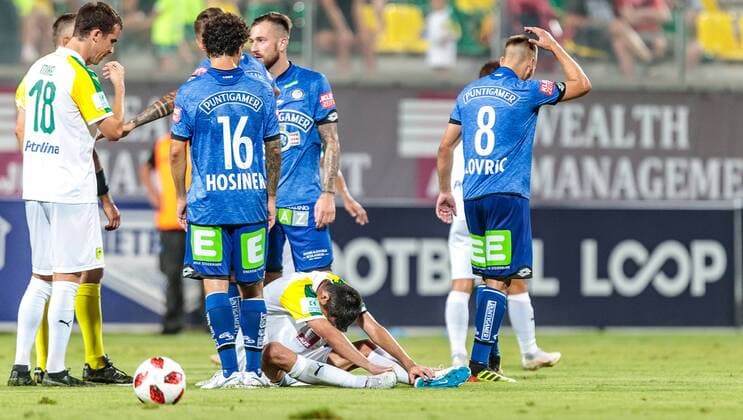16 08 2018 AEK Arena Larnaca CYP UEFA EL AEK Larnaka vs. SK Puntigamer Sturm Graz 3 Round Rueckspiel im Bild red card for Sandi Lovric SK Sturm Graz during the UEFA Europa League 3rd round 2nd leg match AEK Larnaka and FK Puntigamer Sturm Graz at the AEK Arena in Larnaca Cyprus on 2018 08 16 Larnaca  EX_FEI