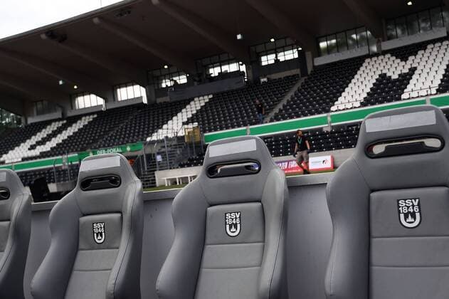 18 08 2018 xjhx Football DFB Pokal 1 Round SSV Ulm Eintracht Frankfurt emspor v l Logo Motiv Emblem DFL DFB REGULATIONS PROHIBIT ANY USE OF PHOTOGRAPH as IMAGE SEQUENCES and or QUASI VIDEO Ulm