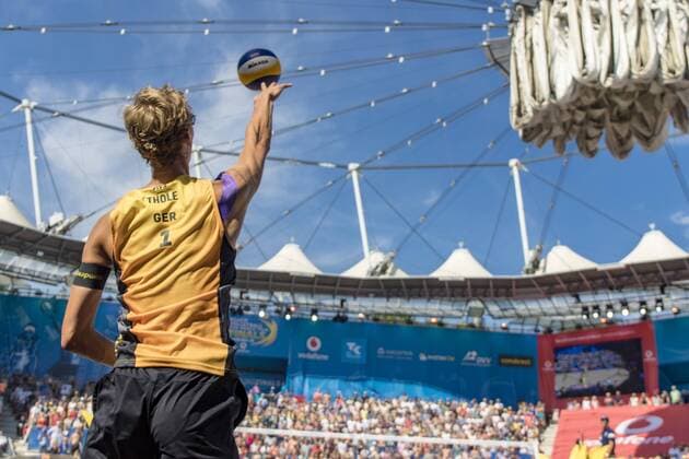 Sport Themen der Woche KW33 Sport Bilder des Tages Aufschlag julius THOLE (GER); Halbfinale; World Tour Final 2018 - Hamburg Am Rothenbaum 18.08.2018, Hamburg, Foto: Gerold Rebsch World Tour Final 2018 - Hamburg *** Supplement julius THOLE GER Semifinals World Tour Final 2018 Hamburg Am Rothenbaum 18 08 2018 Hamburg Photo Gerold Rebsch World Tour Final 2018 Hamburg
