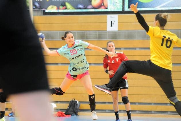 Julia Harsfalvi TusSies Metzingen 95 against A gnes Triffa Debreceni Vasutas Sport Club 16 Goalkepper TusSies Metzingen Handball League stage preparation Tournament 18 08 2018 Photo TBaur Eibner TusSies Metzingen vs. Debreceni Vasutas Sport Club Metzingen Copyright: xEIBNER TobiasxBaurx EP_TBR