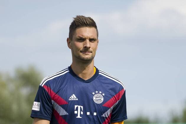 Drochtersen Germany 18 08 2018 DFB Pokal 1 Round SV Drochtersen Assel FC Bayern Munich Goalkeeper Sven Ulreich FCB is watching DeFodi053
