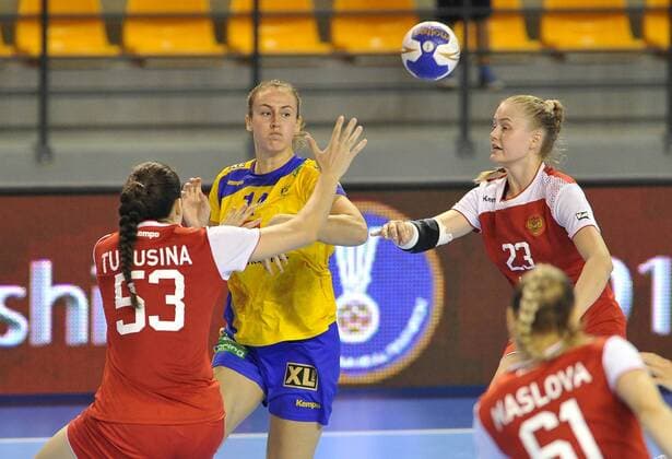 2018.08.18 Kielce Pilka reczna Mlodziezowe Mistrzostwa Swiata w Pilce Recznej Kobiet do lat 18 Szwecja - Rosja N z HULTBERG-DAHLGREN Josefin, Mikhaylichenko Elena Foto Rafal Rusek PressFocus 2018.08.18 Kielce Handball IHF Youth U18 Womens World Championship WM Weltmeisterschaft 2018 Sweden - Russia HULTBERG-DAHLGREN Josefin, Mikhaylichenko Elena Credit: Rafal Rusek PressFocus NEWSPIX.PL --- Newspix.pl  20180818PF_RR306