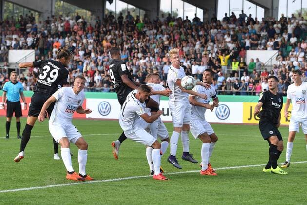 Goncalo Paciencia Eintracht Frankfurt kepft the gate to the 2 1 header action Penalty scene 1 Round DFB Cup SSV Ulm 1846 UL Eintracht Frankfurt F 2 1 at the Danube Stadium in Ulm on 18 08 2018 DFL REGULATIONS PROHIBIT ANY USE OF PHOTOGRAPH AS IMAGE SEQUENCES AND OR QUASI VIDEO