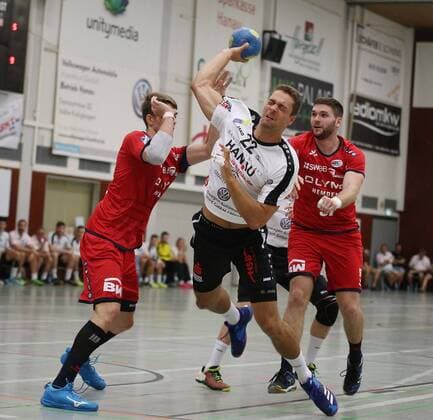 18 08 2018 xmgx Handball DHB Cup 1 Round HSG Hanau SG Bietigheim v Nikola Vlahovic SG Yaron Pillmann HSG Jonathan Fischer SG Hanau Hessen Germany DEU