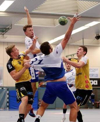 BAU 18 08 2018 Kornwestheim Handball SV Salamander Kornwestheim vs HSC 2000 Coburg v Felix Spross Coburg Tim Scholz Kornwestheim Nico Hiller Kornwestheim Maximilian Jäger Coburg