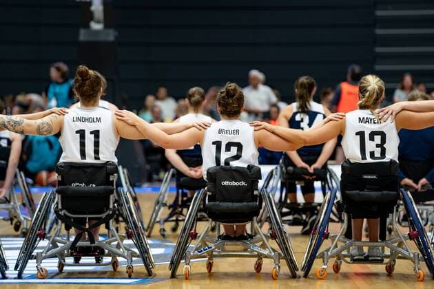 Sport Themen der Woche KW33 Sport Bilder des Tages Rollstuhlbasketball WM 2018 in Hamburg - Gruppenphase Frauen Deutschland GER gegen Vereinigte Staaten von Amerika USA Rollstuhlbasketball WM 2018 in Hamburg - Gruppenphase Frauen Deutschland GER gegen Vereinigte Staaten von Amerika USA, Hamburg Hamburg Deutschland Edeloptics-Arena *** Wheelchair basketball World Cup 2018 in Hamburg Group stage Women Germany GER against United States of America USA Wheelchair basketball World Cup 2018 in Hamburg Group stage Women Germany GER against United States of America USA Hamburg Hamburg Germany Edeloptics Arena