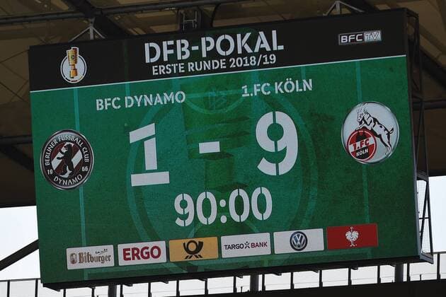 Sport Themen der Woche KW33 Sport Bilder des Tages Fussball, Herren, DFB-Pokal, Saison 2018 19, 1. Hauptrunde, BFC Dynamo - 1. FC Köln, Anzeigetafel mit dem 1:9-Endstand, 19.08.18, *** Football Mens DFB Pokal Season 2018 19 1 Main Round BFC Dynamo 1 FC Köln Scoreboard with the 1 9 Final 19 08 18 Copyright: xMichaelxHundtx xMatthiasxKochx
