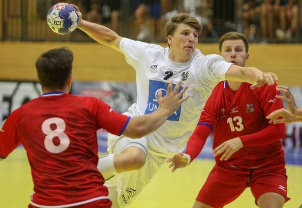 HANDBALL - EURO 2018, AUT vs CZE TULLN,AUSTRIA,19.AUG.18 - HANDBALL - EHF European Championship EM Europameisterschaft U18, international match Länderspiel AUT vs CZE, final. Image shows Jan Kupa (CZE), Lukas Hutecek (AUT) and Nicolas Noworyta (CZE). GEPAxpictures xMarioxKneisl